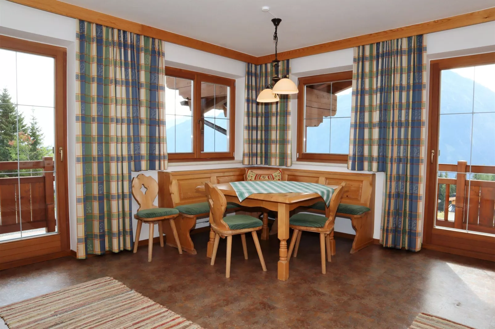 Apartments Filzsteinalm-Dining room