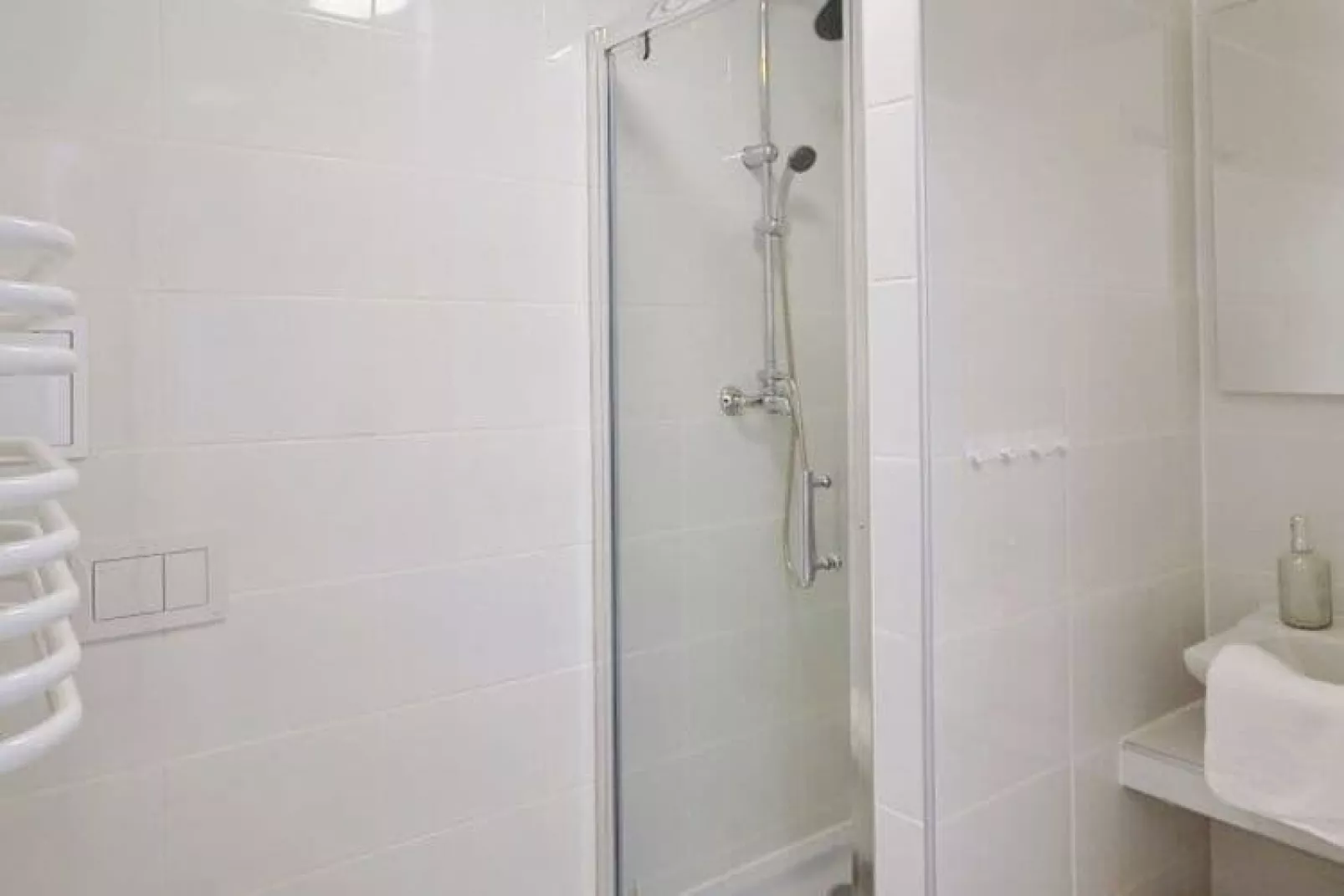 Studio 2-osobowe nr 3 16 m2 na poddaszu Ustronie Morskie-Bathroom
