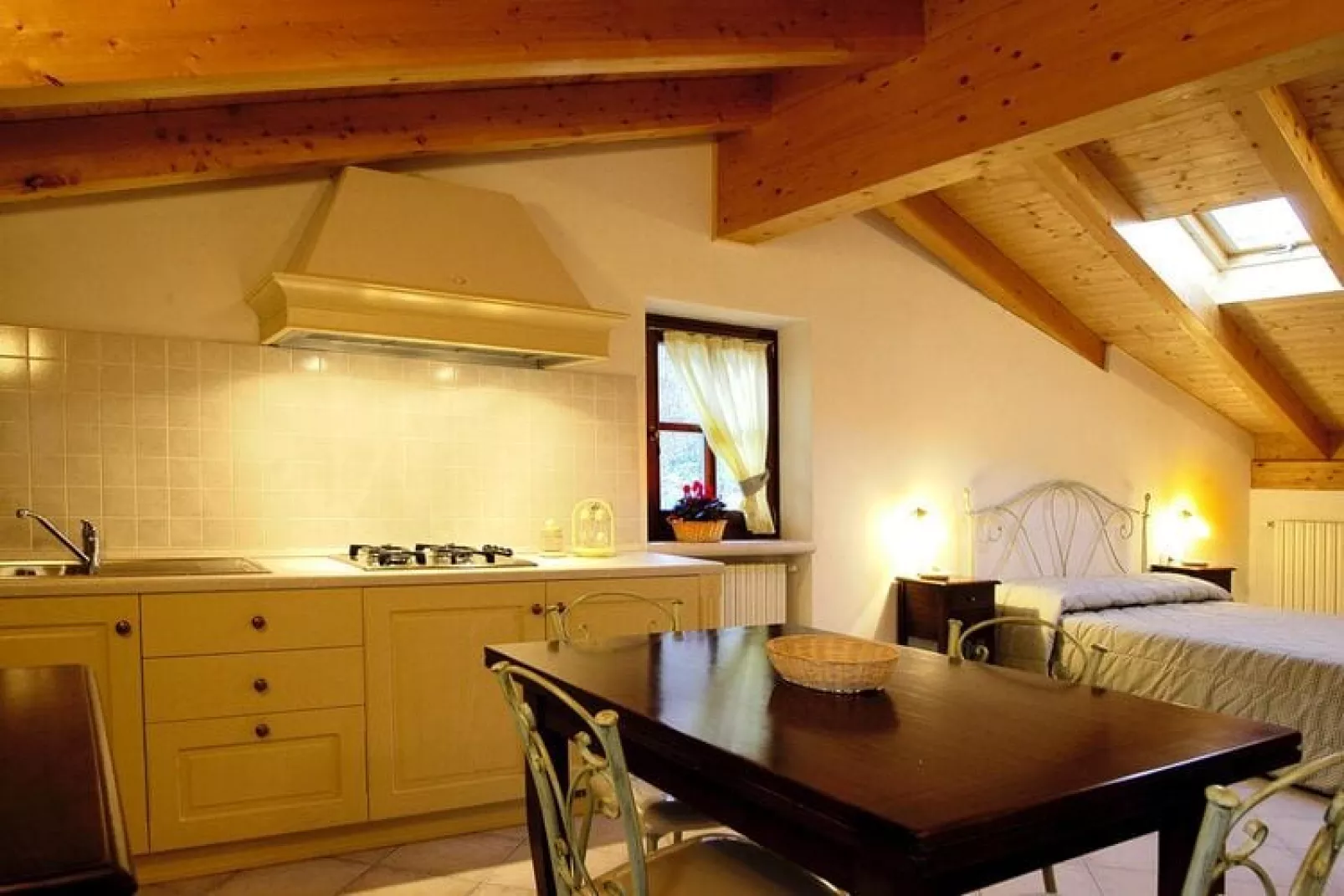Residence Casale Pegol Tignale mono 3 Il Nido-mono 3 Il Nido-Dining room