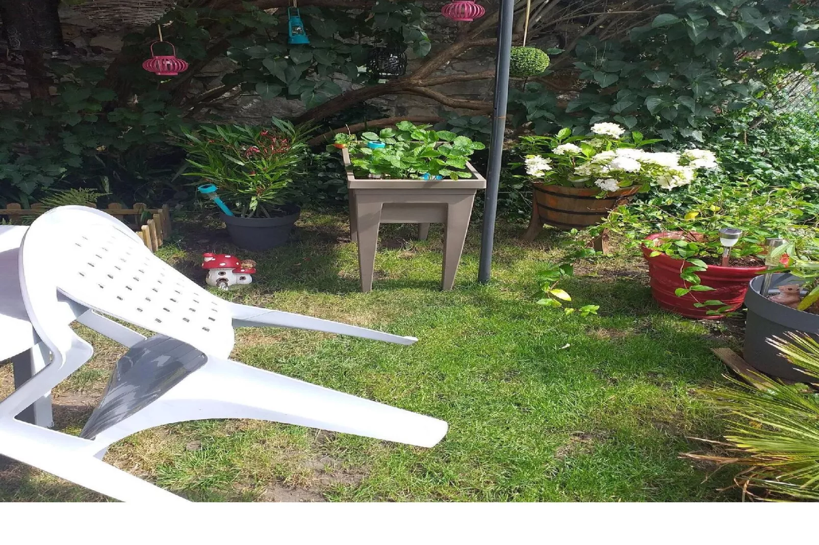 Chez Severine House-Gardens summer