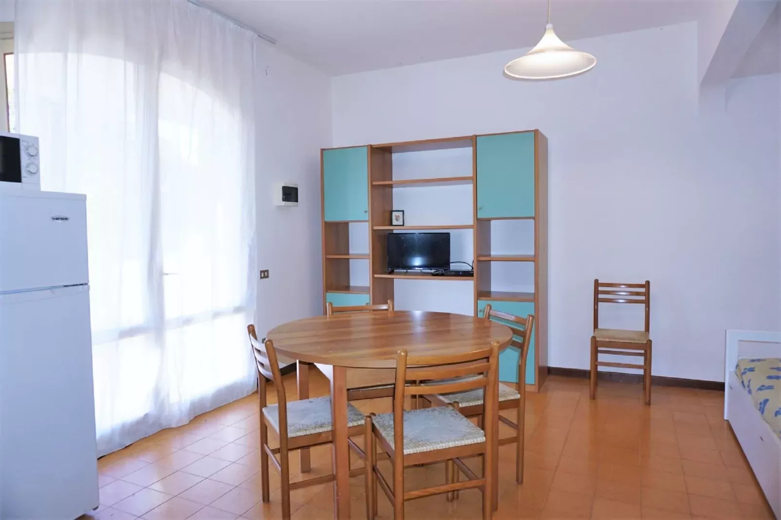 LN 28/92-Living room