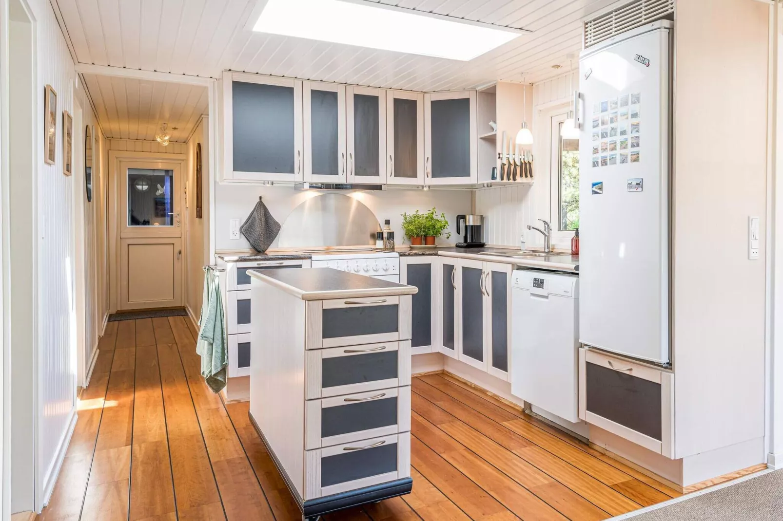 4 person holiday home in Blåvand-Indoor