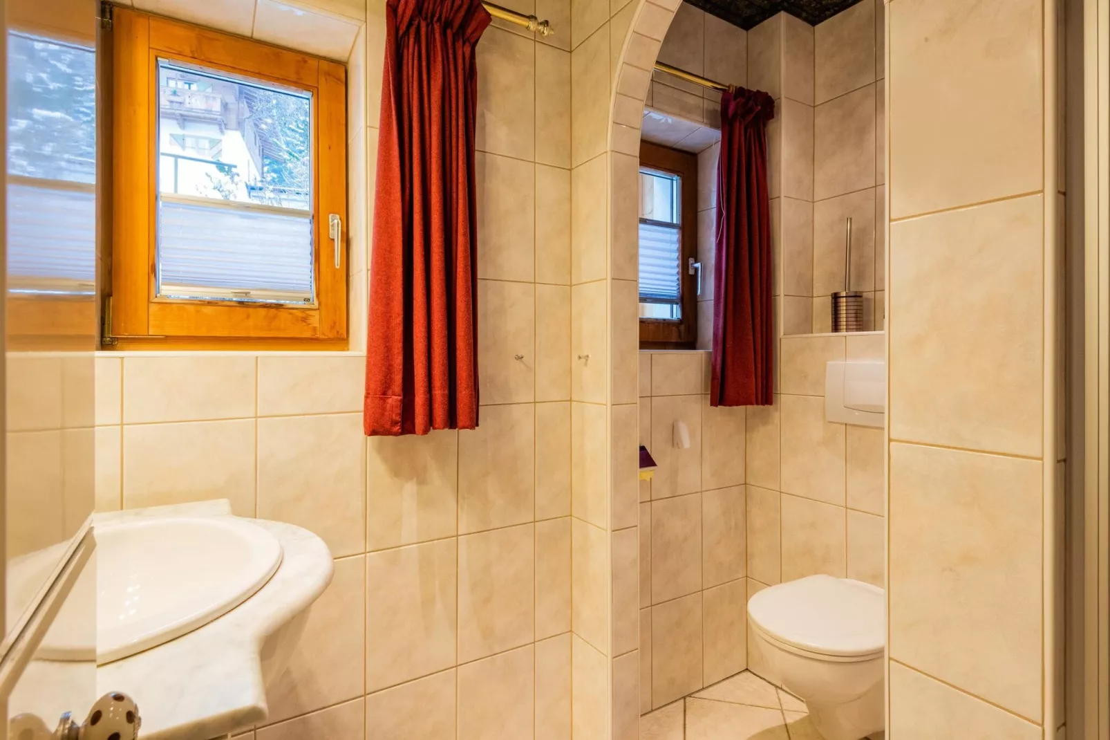 Eileen II-Bathroom