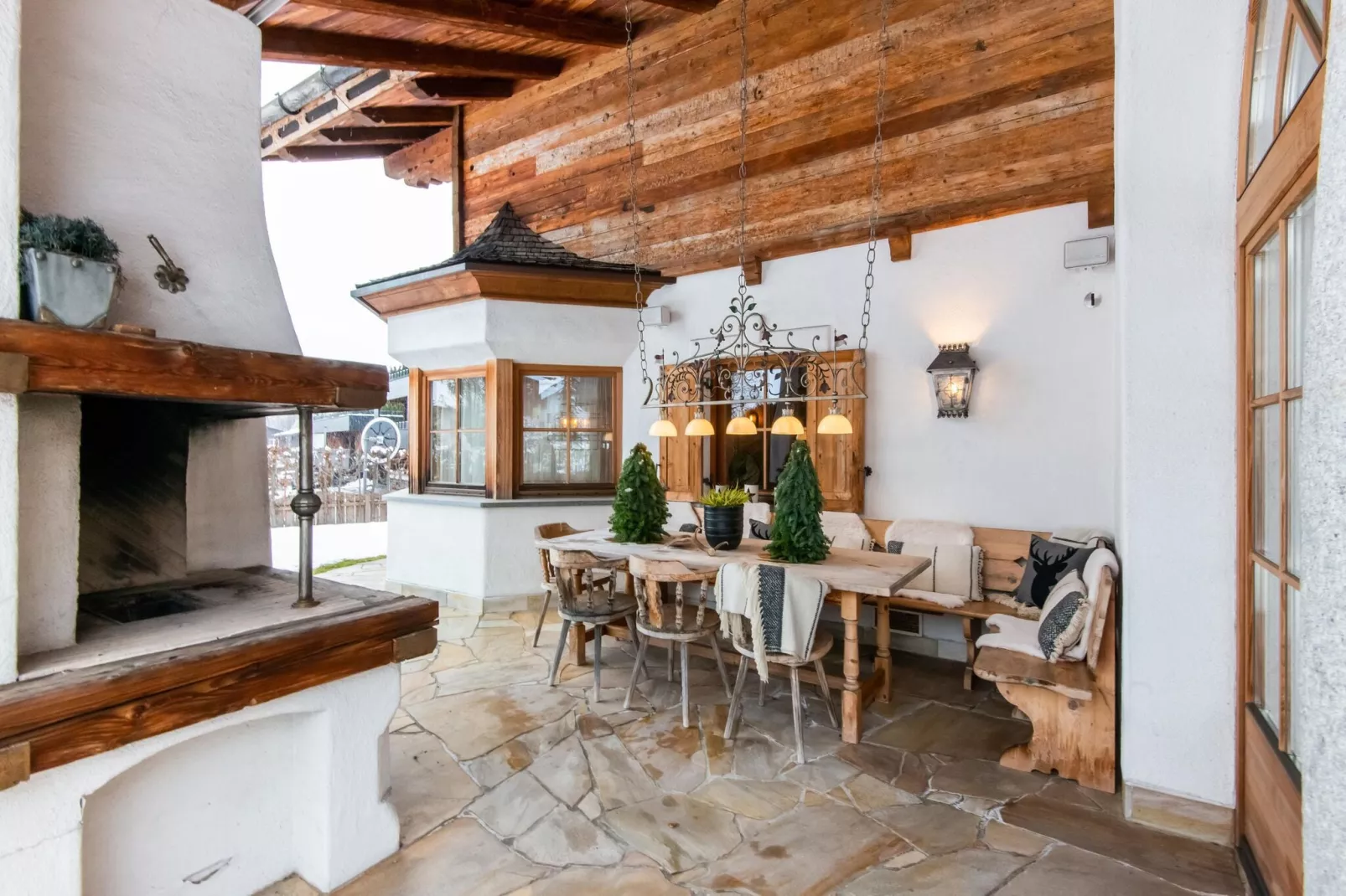 Luxury-Chalet in St Johann in Tirol-Dining room