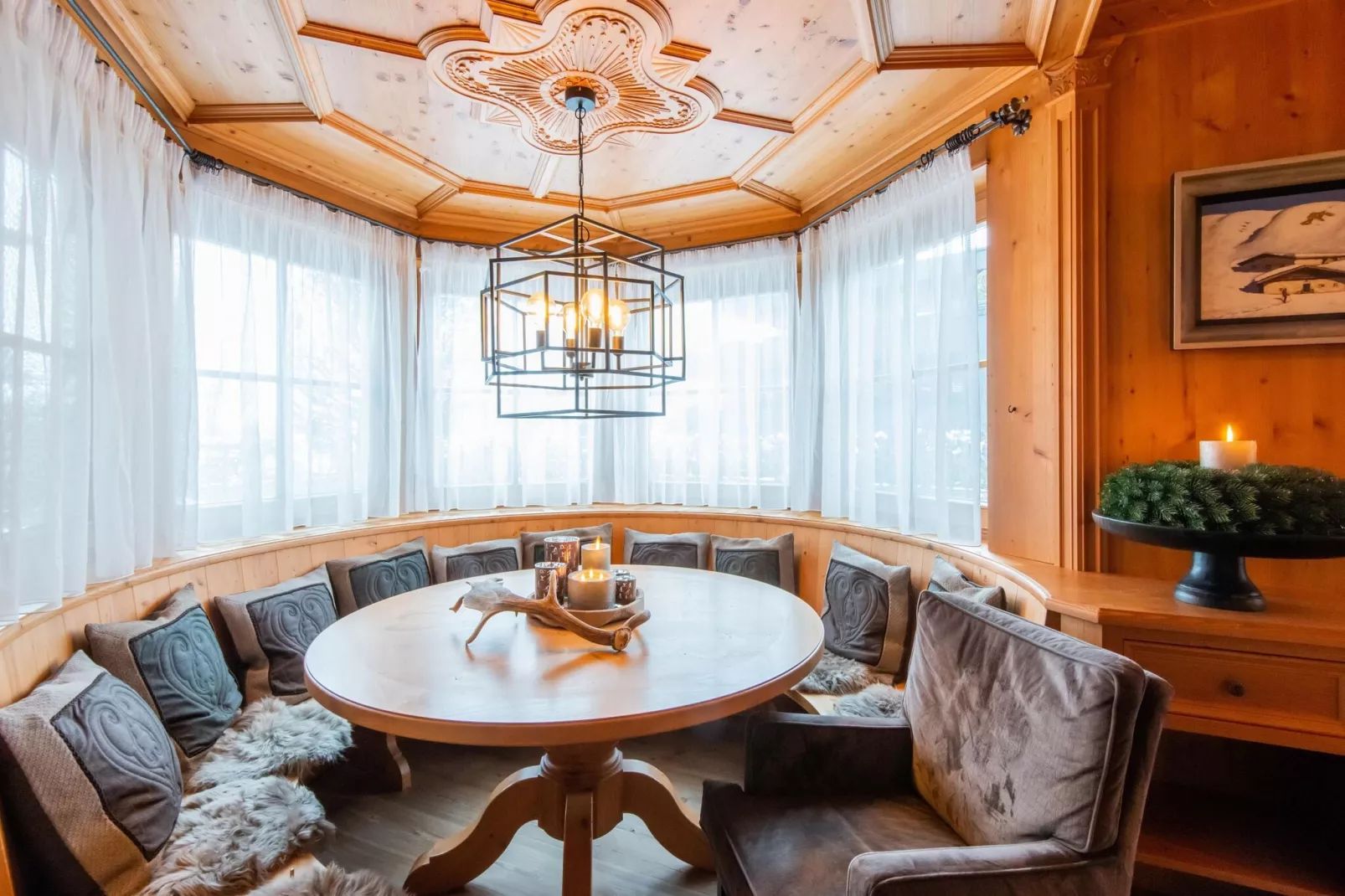 Luxury-Chalet in St Johann in Tirol-Dining room