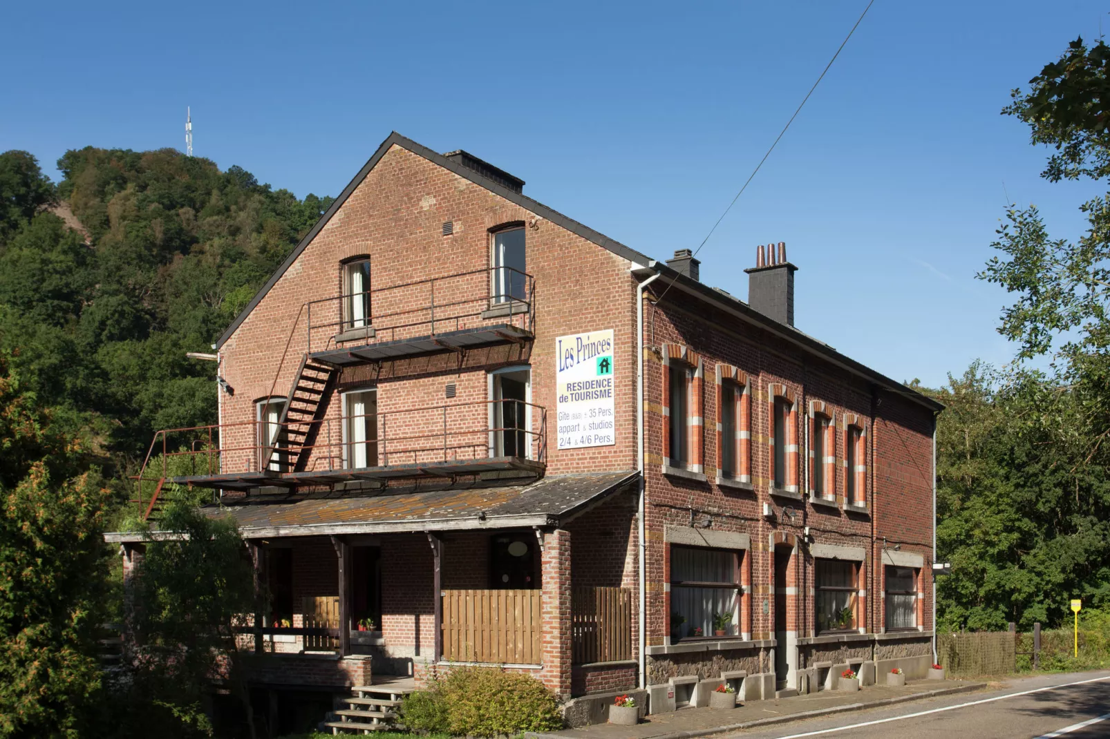 Les Princes-Exterior summer