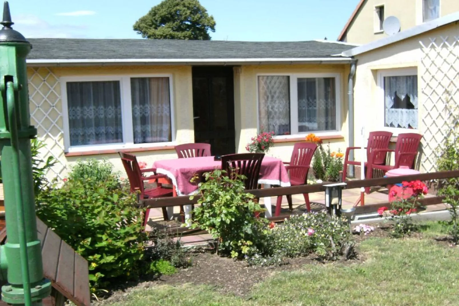 Kleintierhof mit Gartenterrasse-Terrace balcony