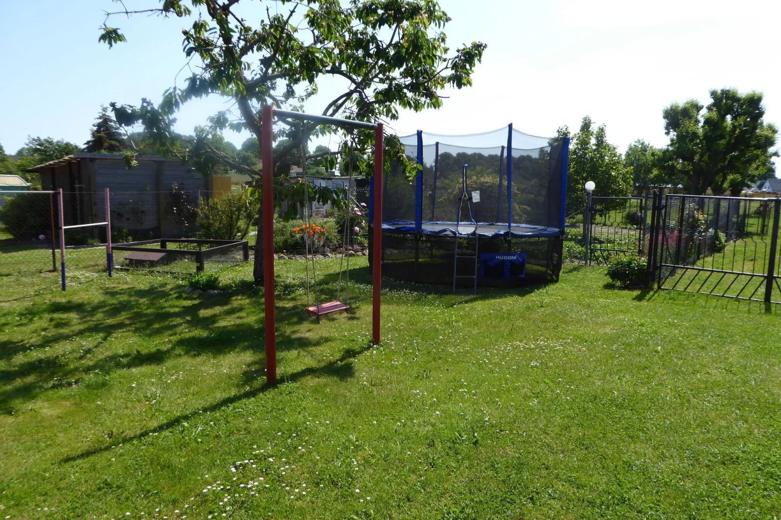 Kleintierhof mit Gartenterrasse-View summer