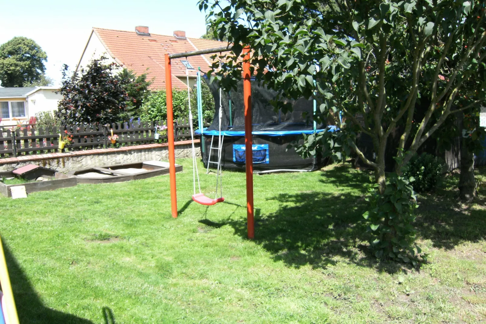 Ferienwohnung mit Fernblick-Terrasse-Gardens summer