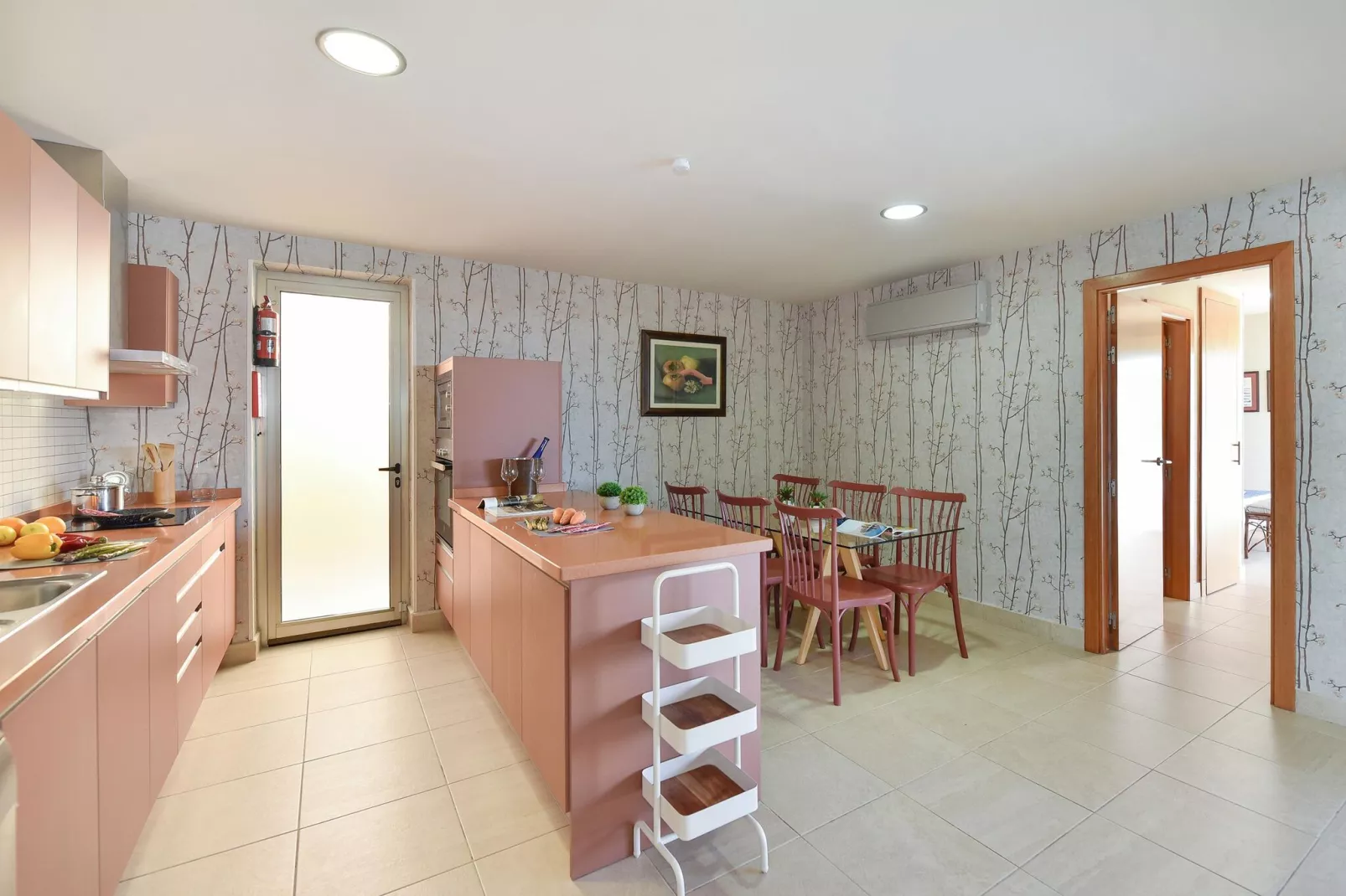 Par 4 Villa 18-Kitchen