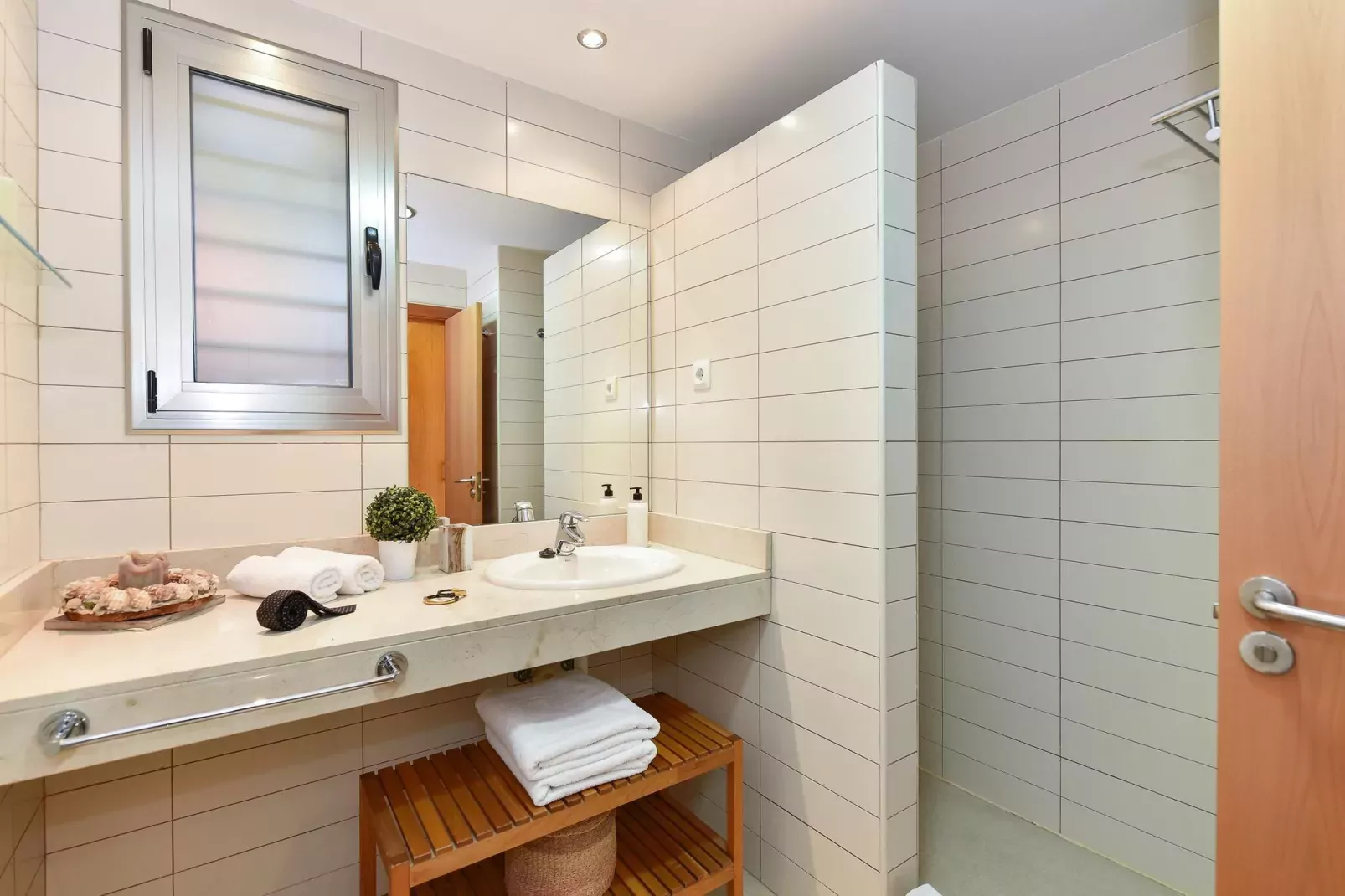 Par 4 Villa 18-Bathroom