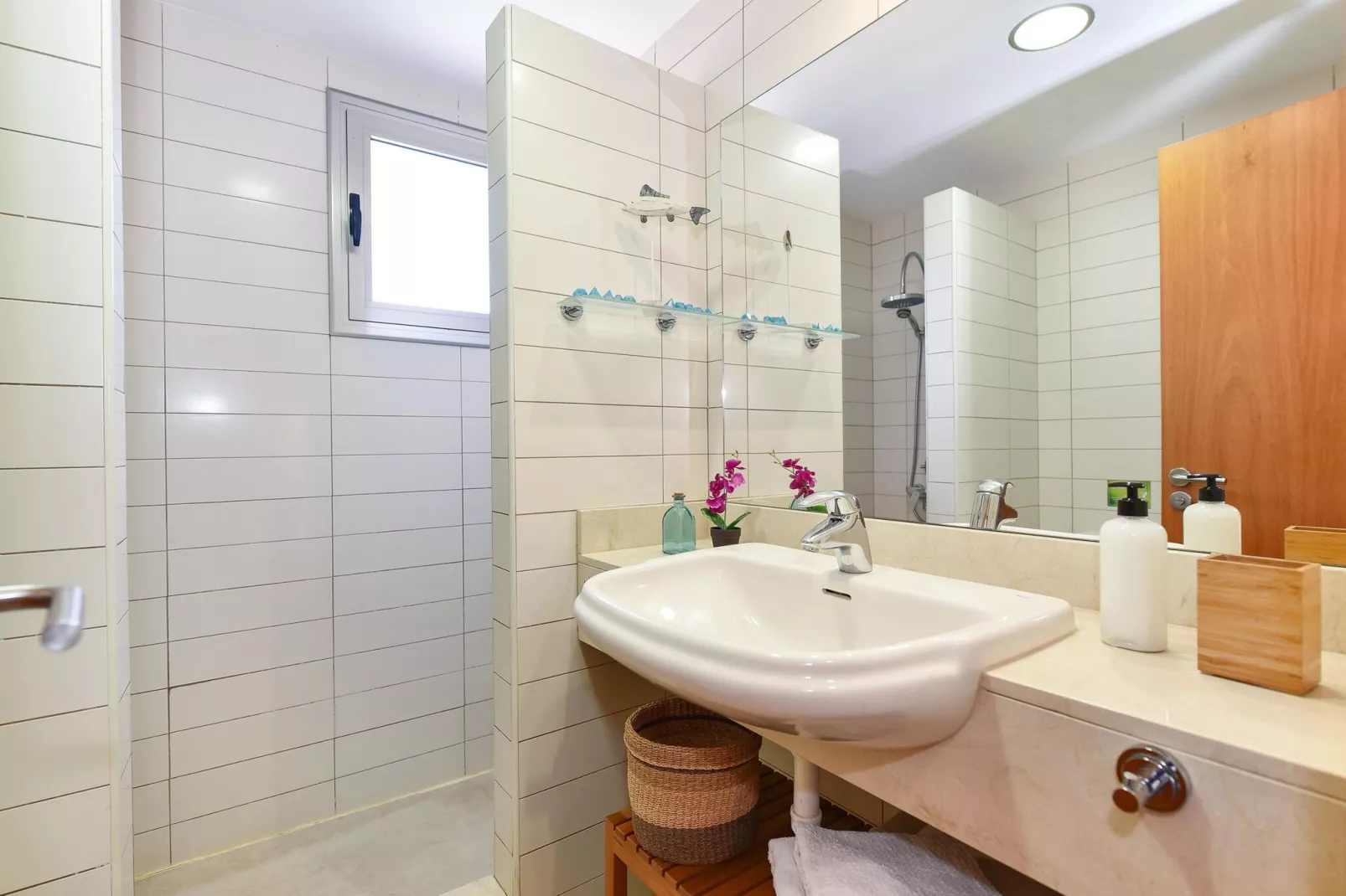 Par 4 Villa 18-Bathroom