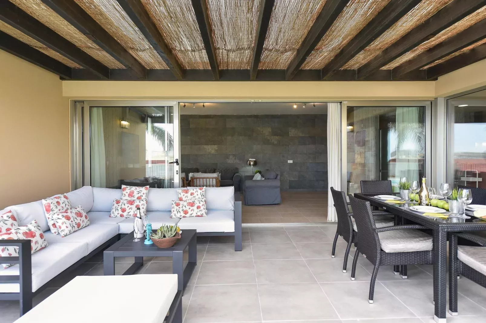 Par 4 Villa 18-Terrace balcony
