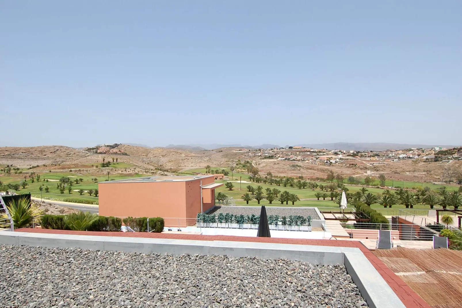 Par 4 Villa 18-View summer
