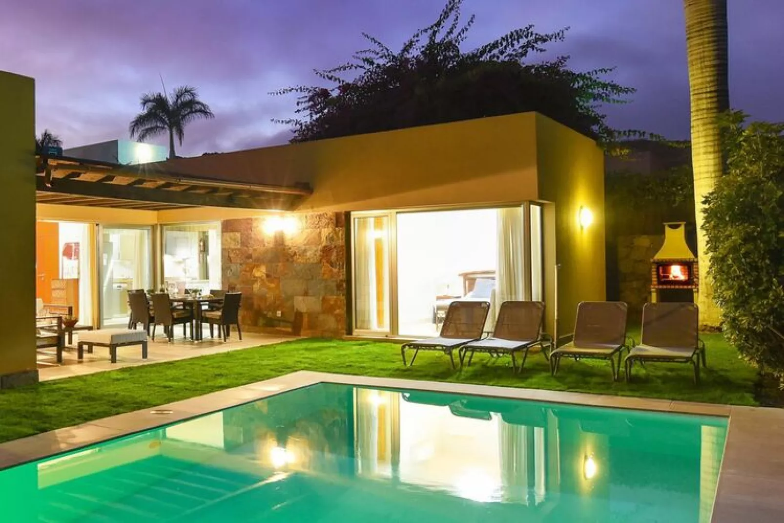 Par 4 Villa 18-Pool