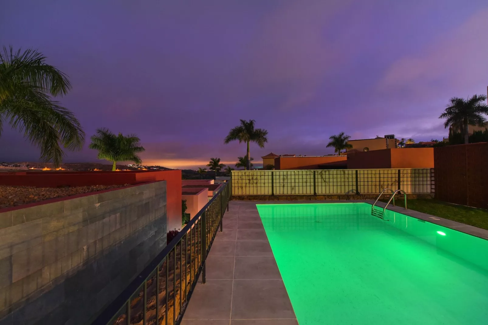 Par 4 Villa 18-Pool