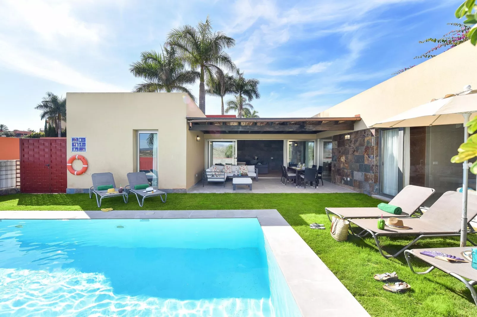 Par 4 Villa 18-Pool
