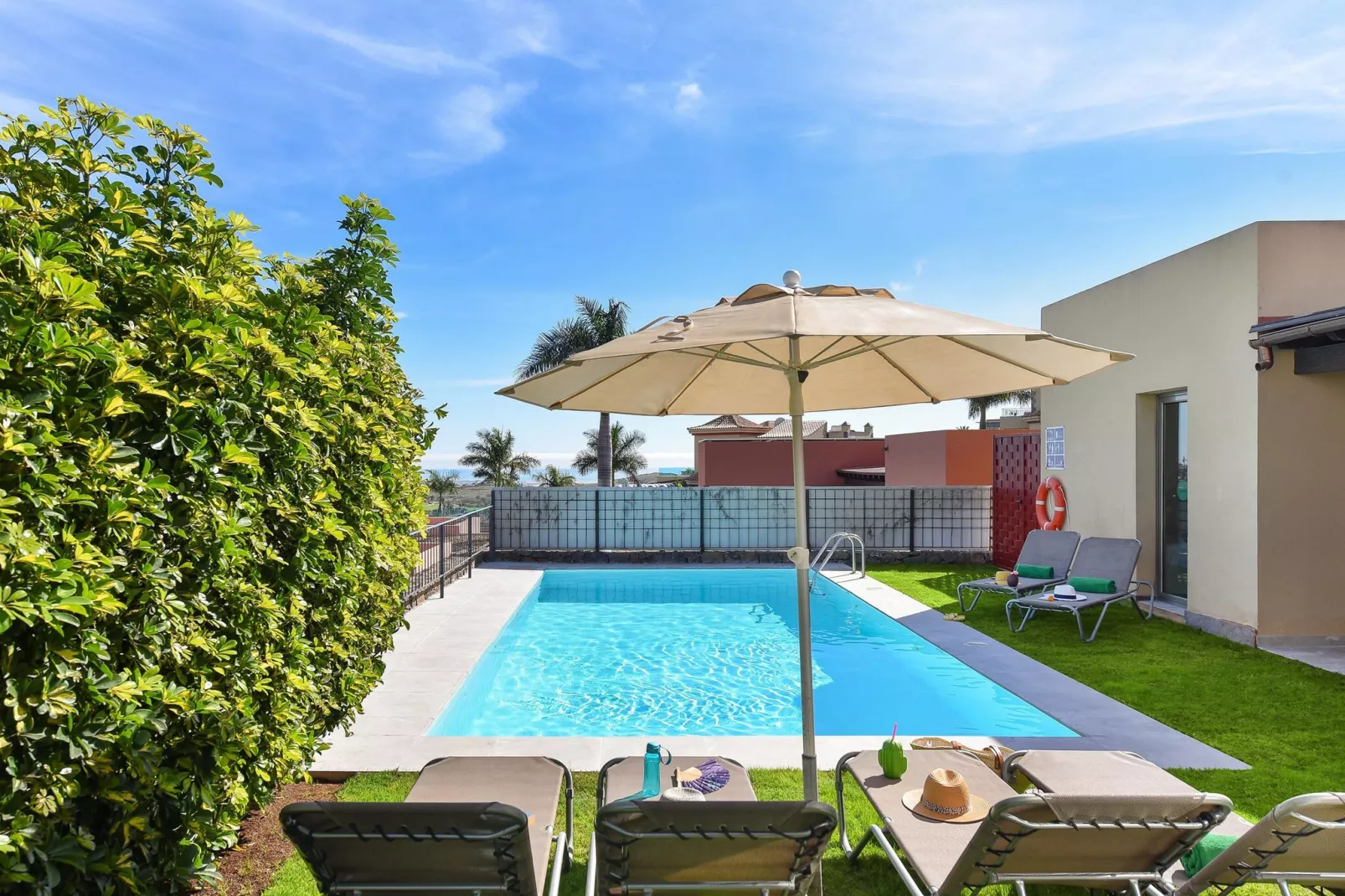 Par 4 Villa 18-Pool