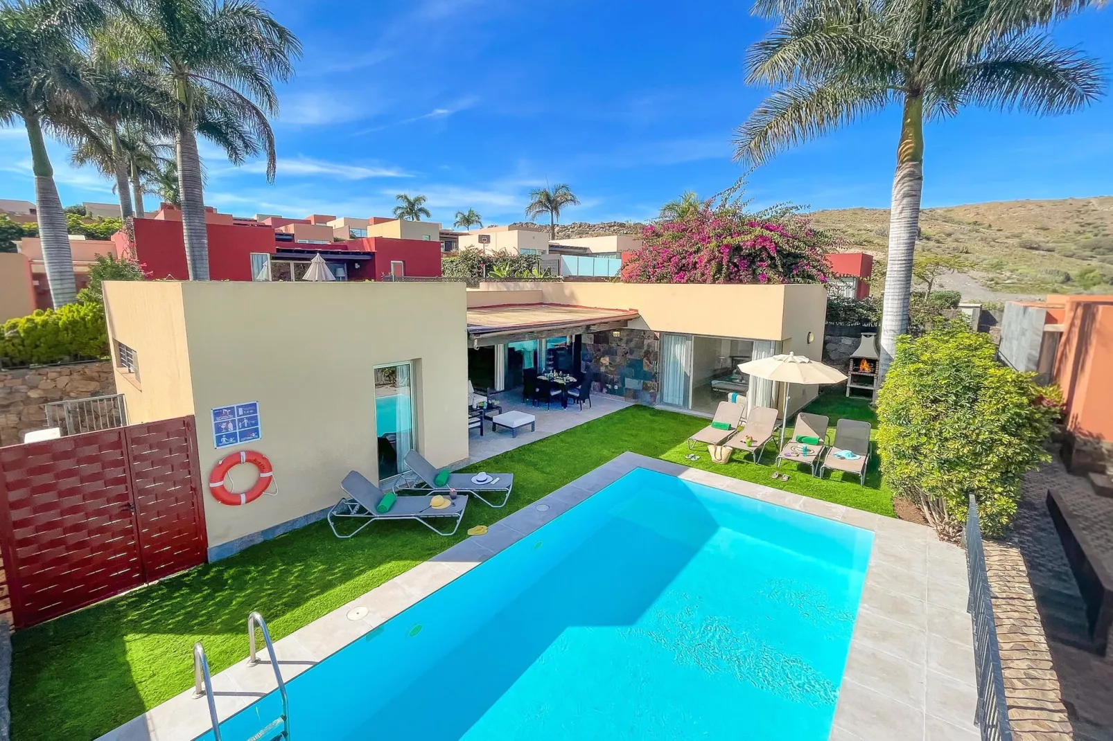 Par 4 Villa 18-Pool