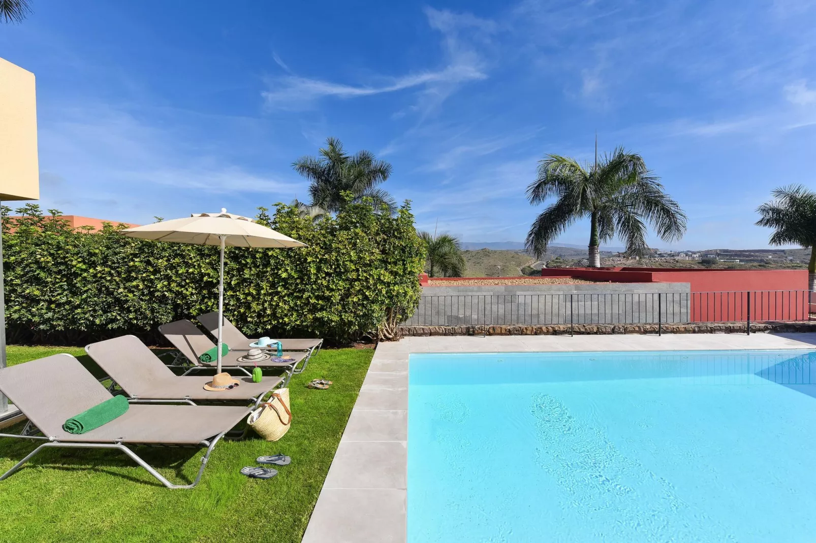 Par 4 Villa 18-Pool