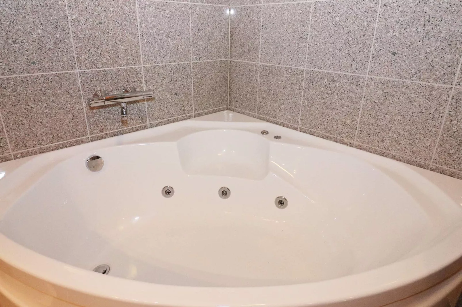 8 Personen Ferienhaus in Hadsund-Wellnessbereich