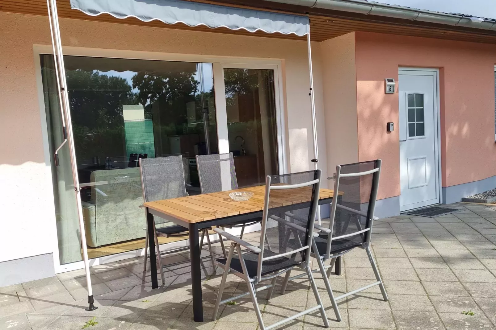 Reihenbungalow Nr 5 Belegung 1-2 Personen-Terrassenbalkon