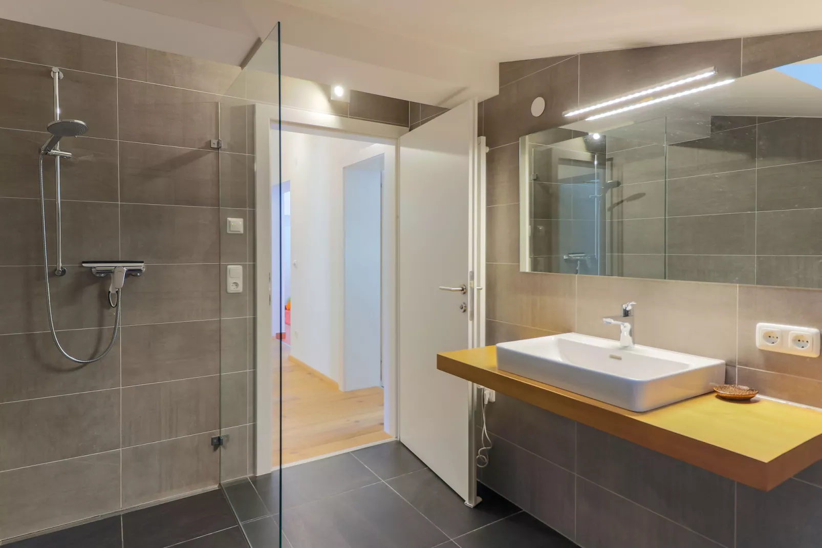 Haus Marigold / 16 pax-Badezimmer