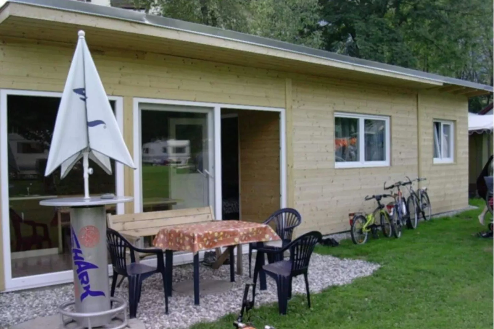 Blasge Bungalow 2-Außenbereich Sommer