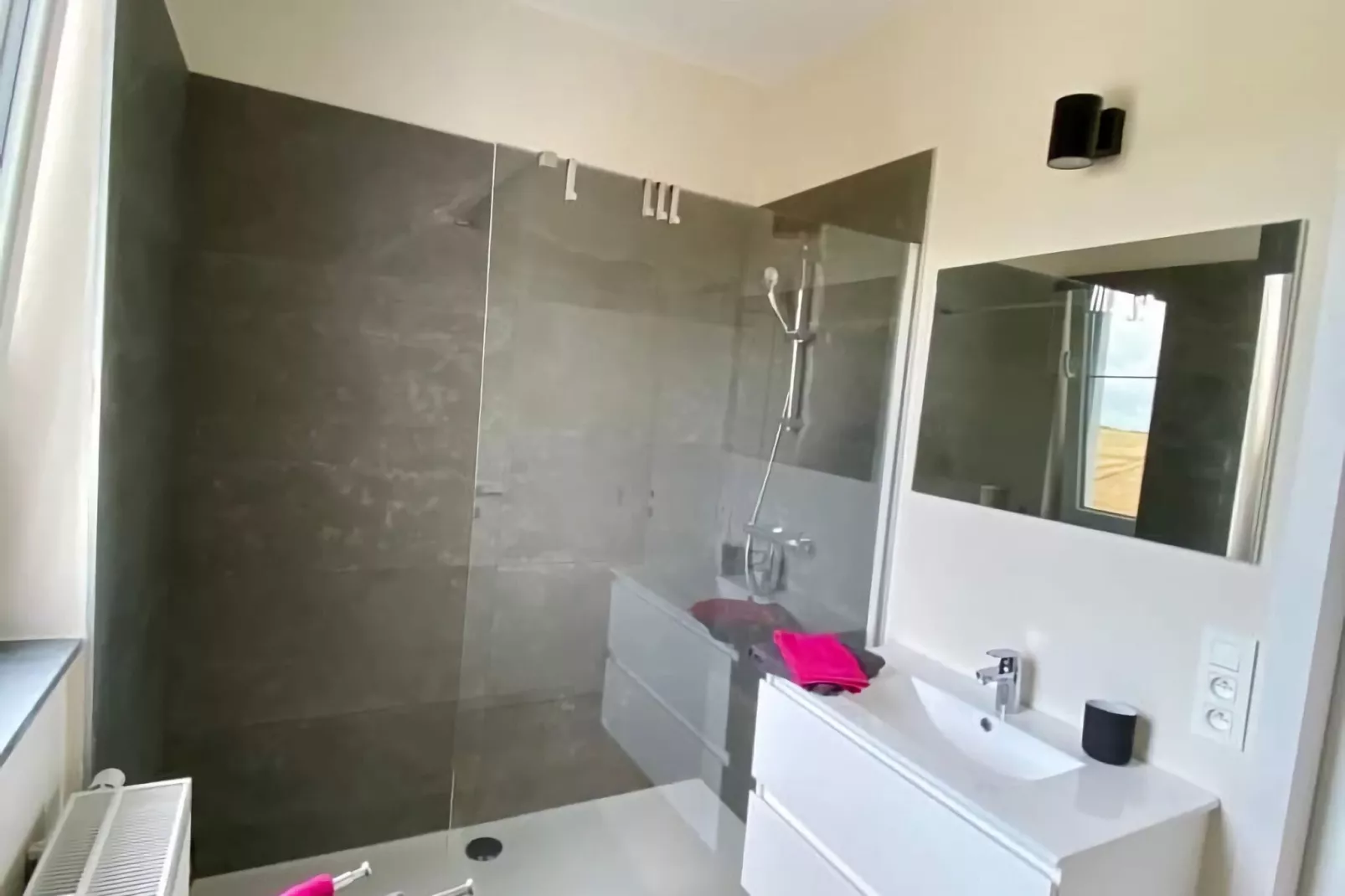 Petit gite des 4 filles-Bathroom
