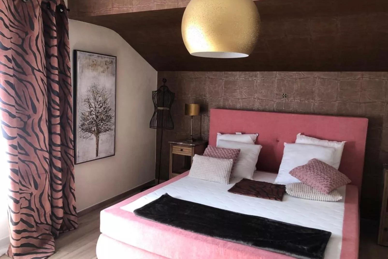 Leora Cocoon-Bedroom