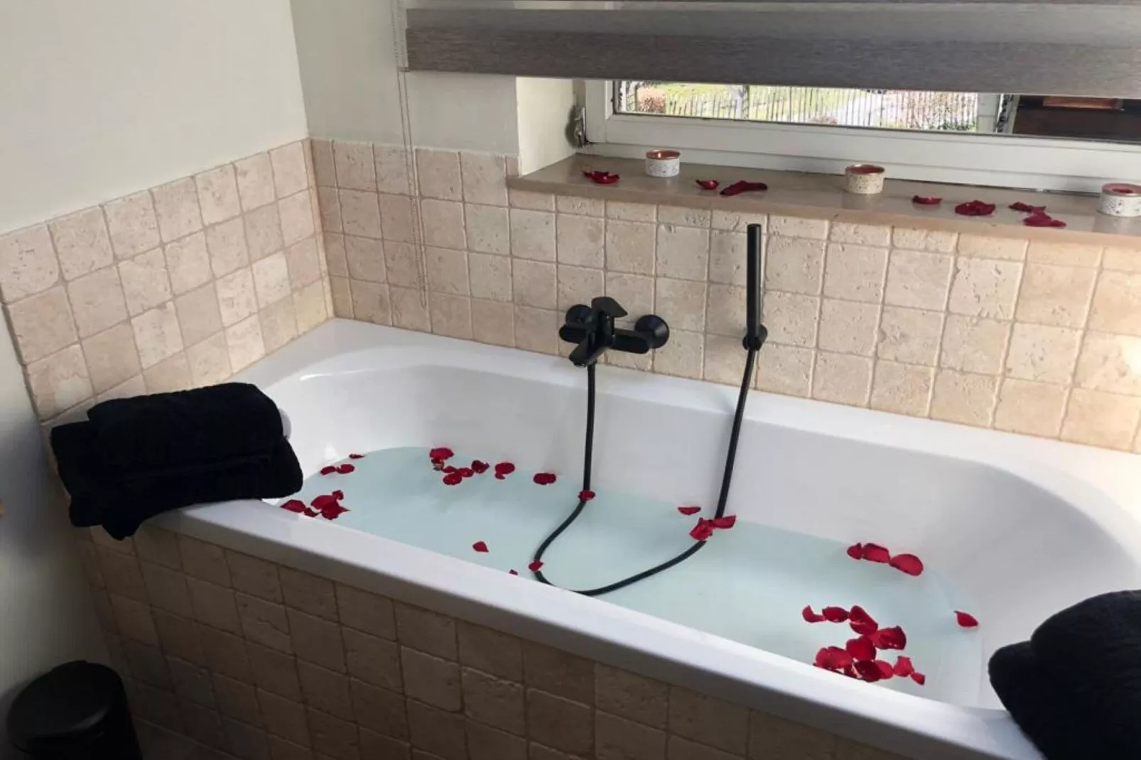 Leora Cocoon-Bathroom