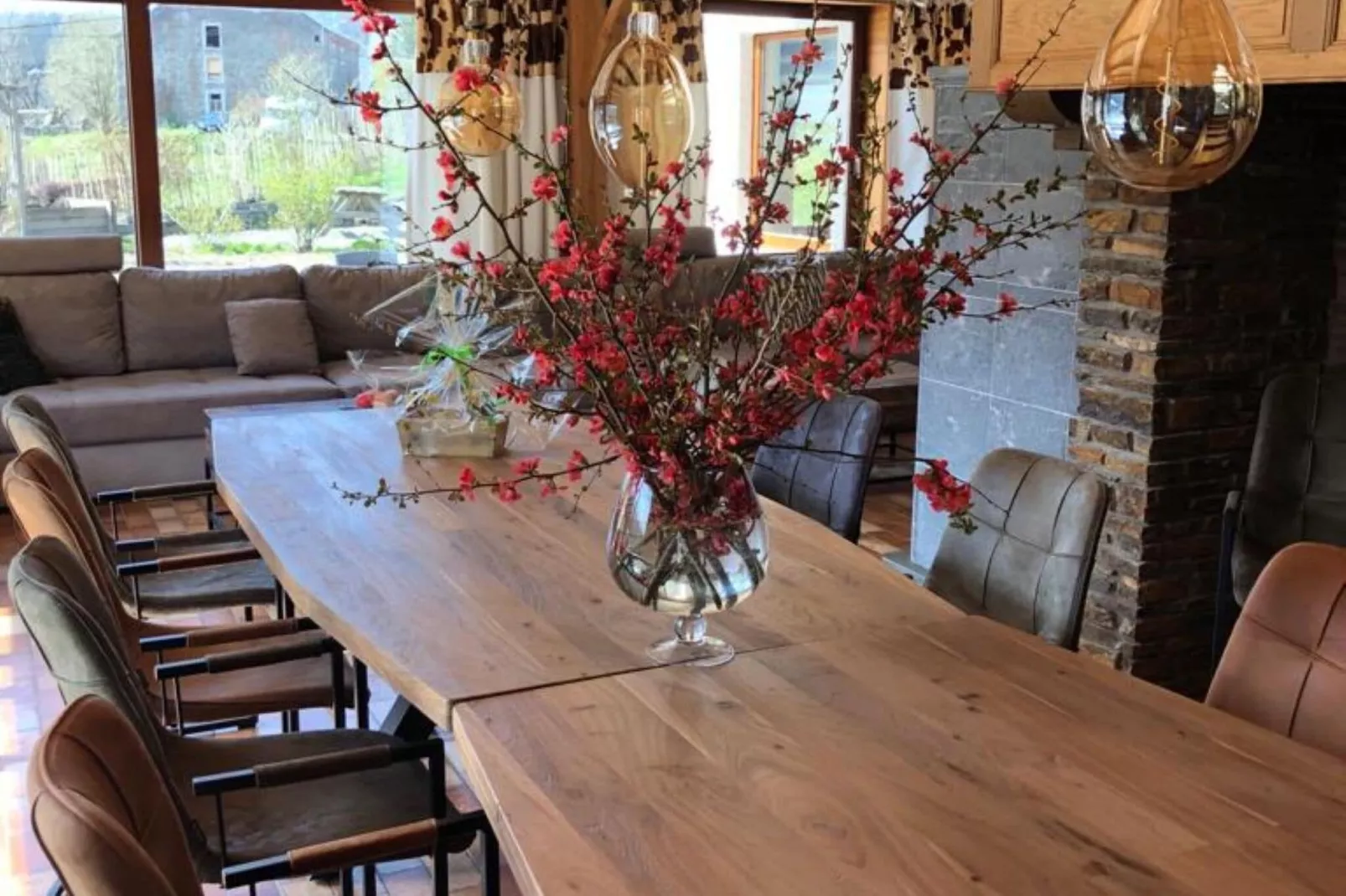 Leora Cocoon-Dining room