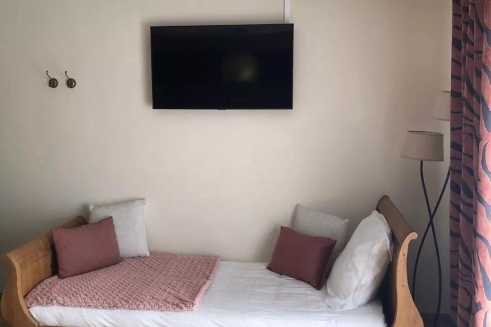 Leora Cocoon-Bedroom