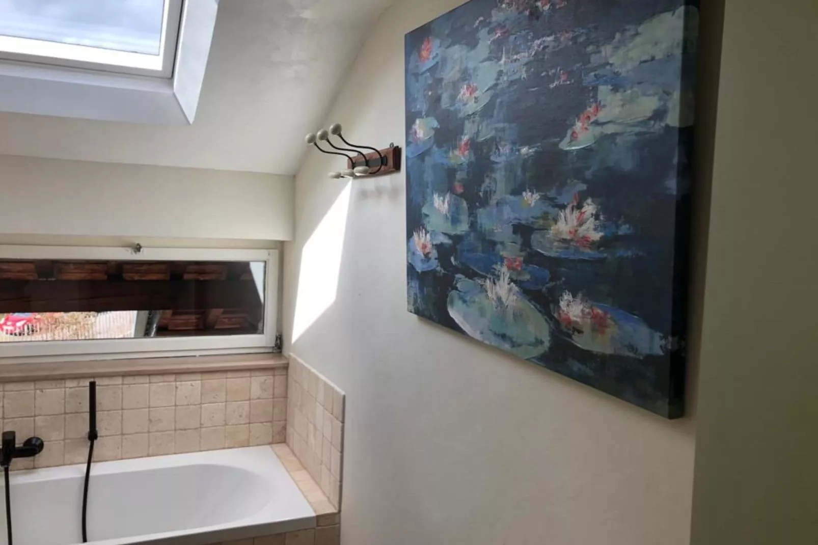 Leora Cocoon-Bathroom