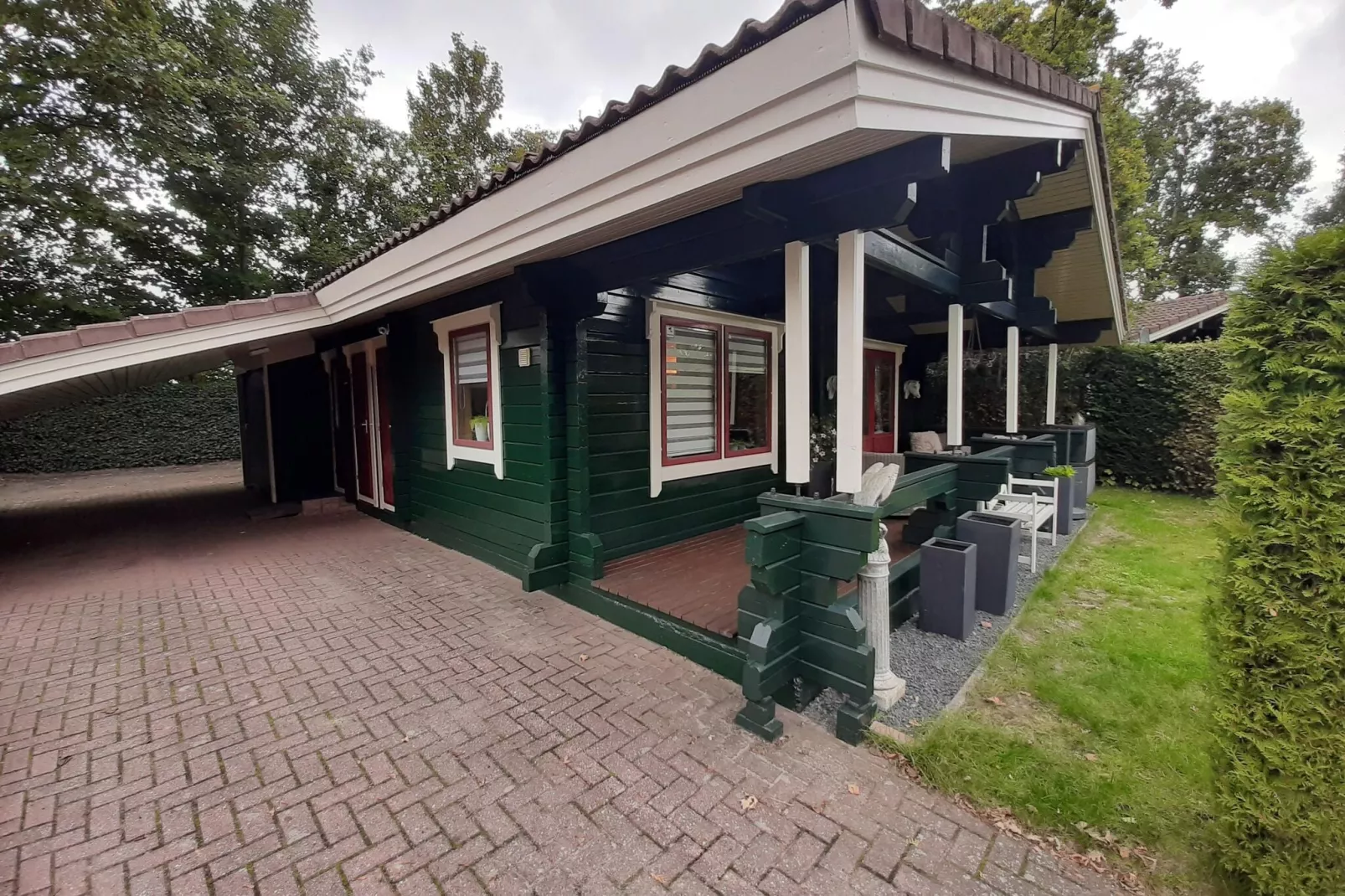 Hulshorsterhout-Exterior summer