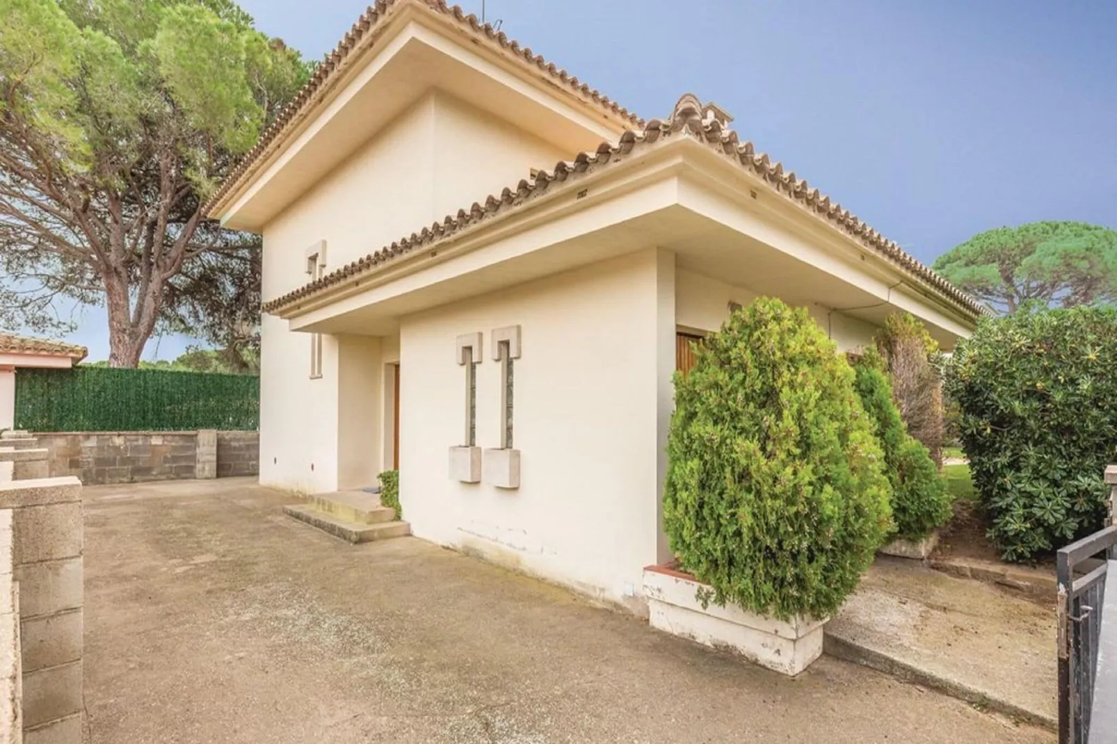 Casa con piscina y jardín L'Escala-Außenbereich Sommer