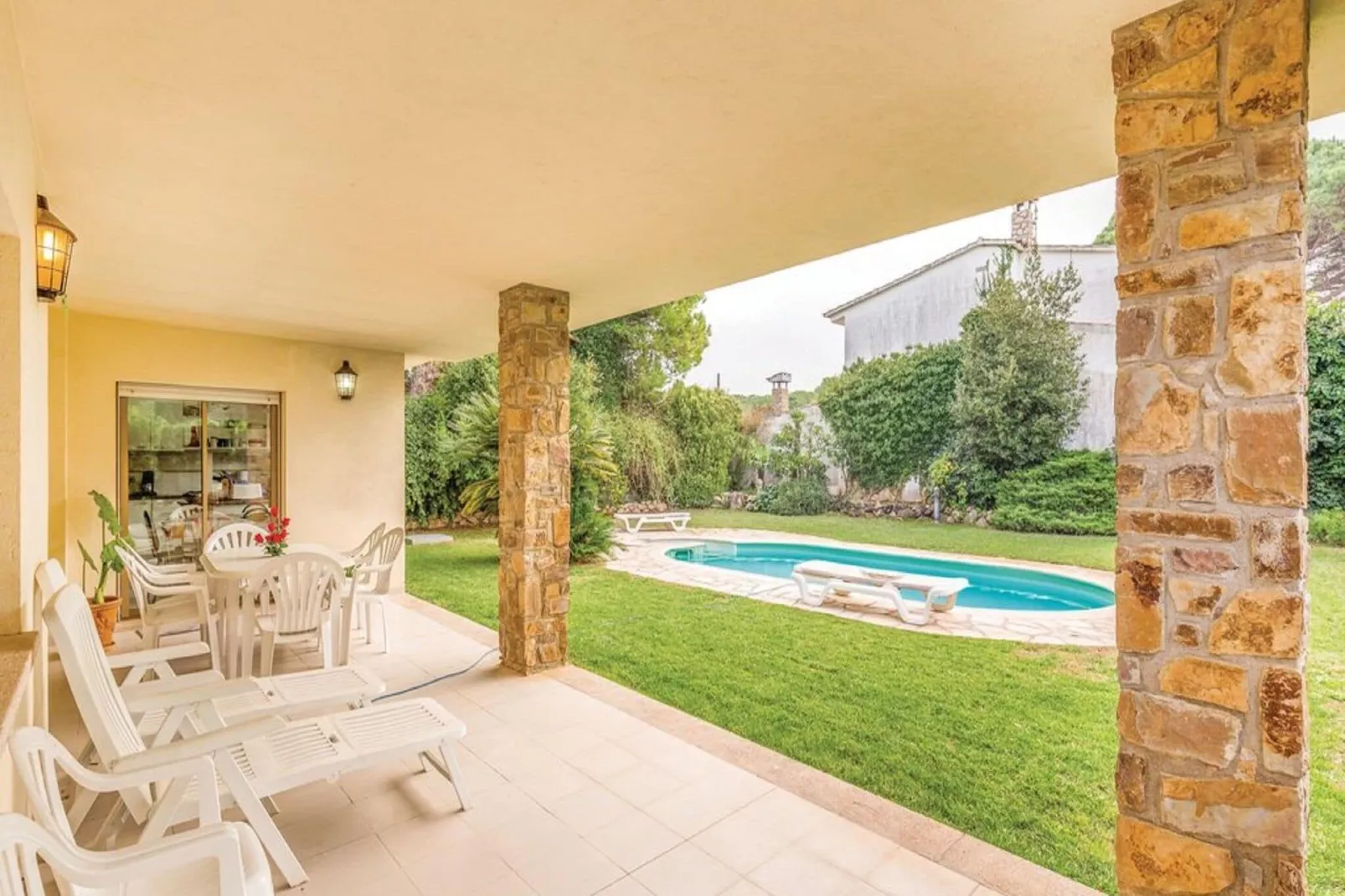 Casa con piscina y jardín L'Escala-Schwimmbad