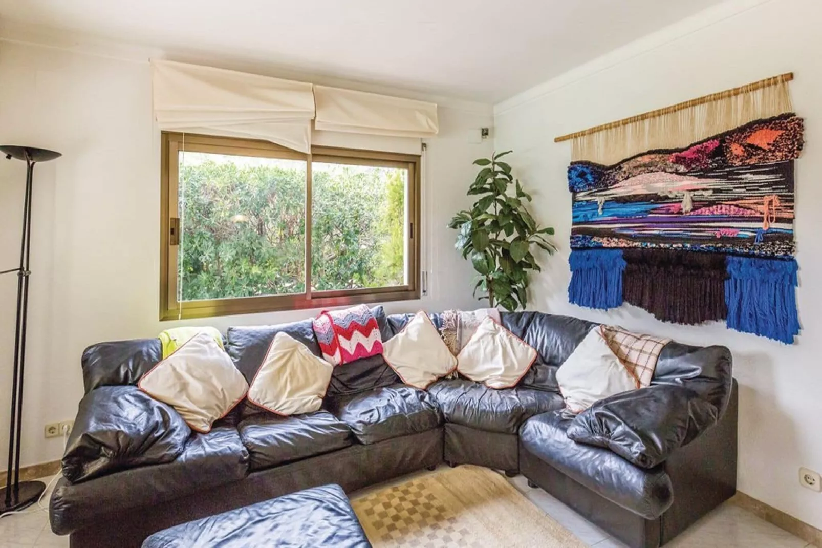 Casa con piscina y jardín L'Escala-Wohnzimmer