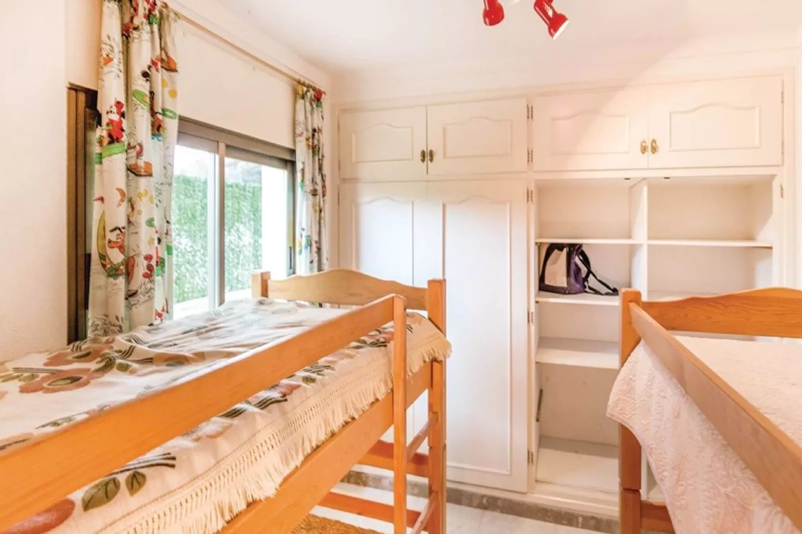 Casa con piscina y jardín L'Escala-Schlafzimmer