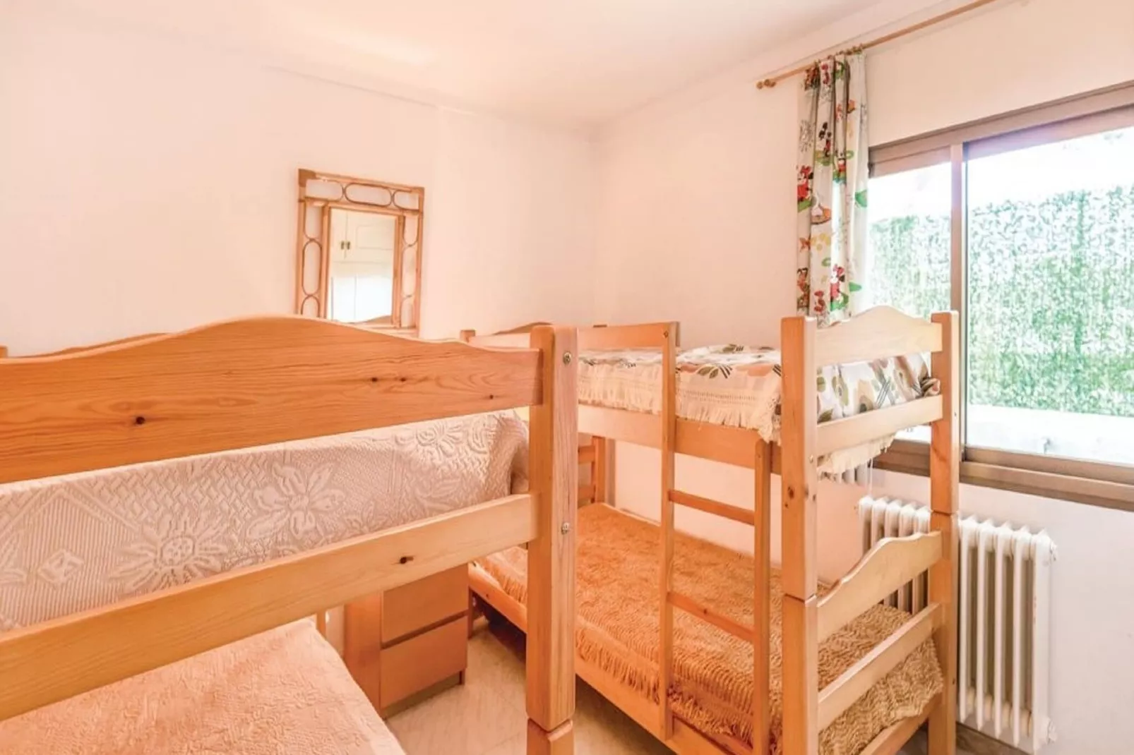 Casa con piscina y jardín L'Escala-Schlafzimmer