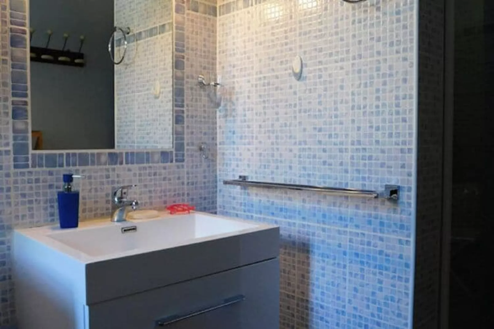 Petite Plaisance-Bathroom
