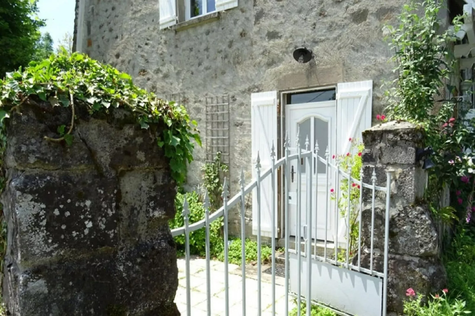 Petite Plaisance-Exterior summer