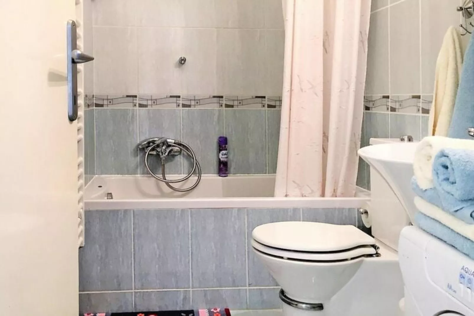 Holiday flat Marino, Vir-A4+1, ca. 65 qm, für 5 Pers.-Bathroom