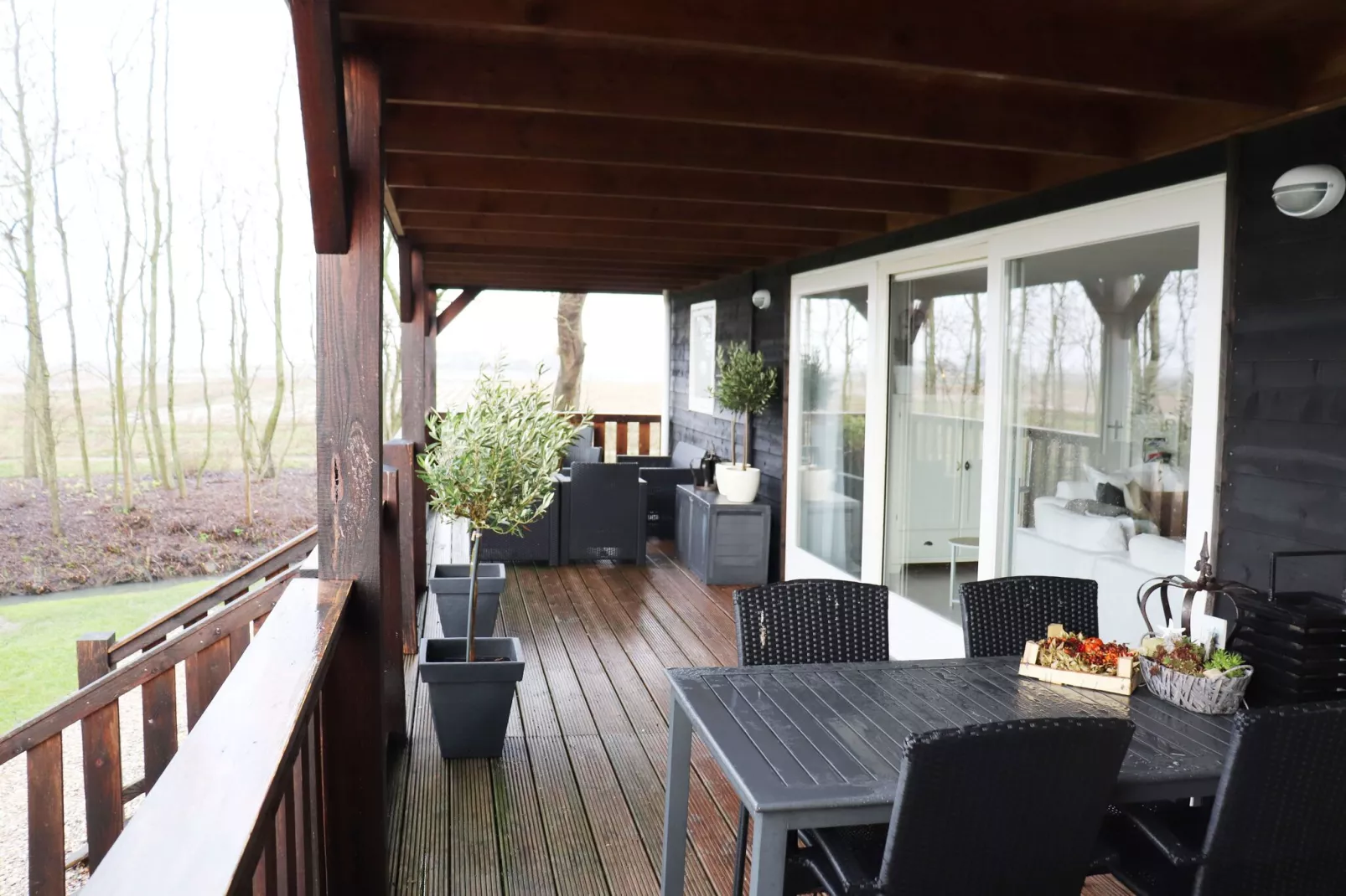 Wol Thus-Terrace balcony