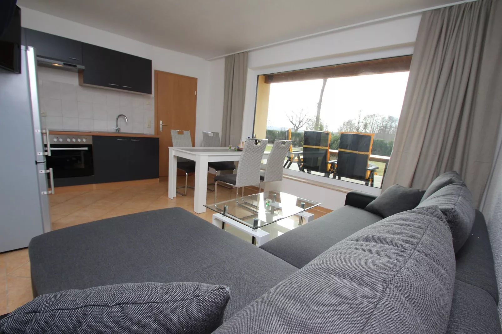 Reihenbungalow Nr 10 / Belegung 4 Personen-Wohnzimmer