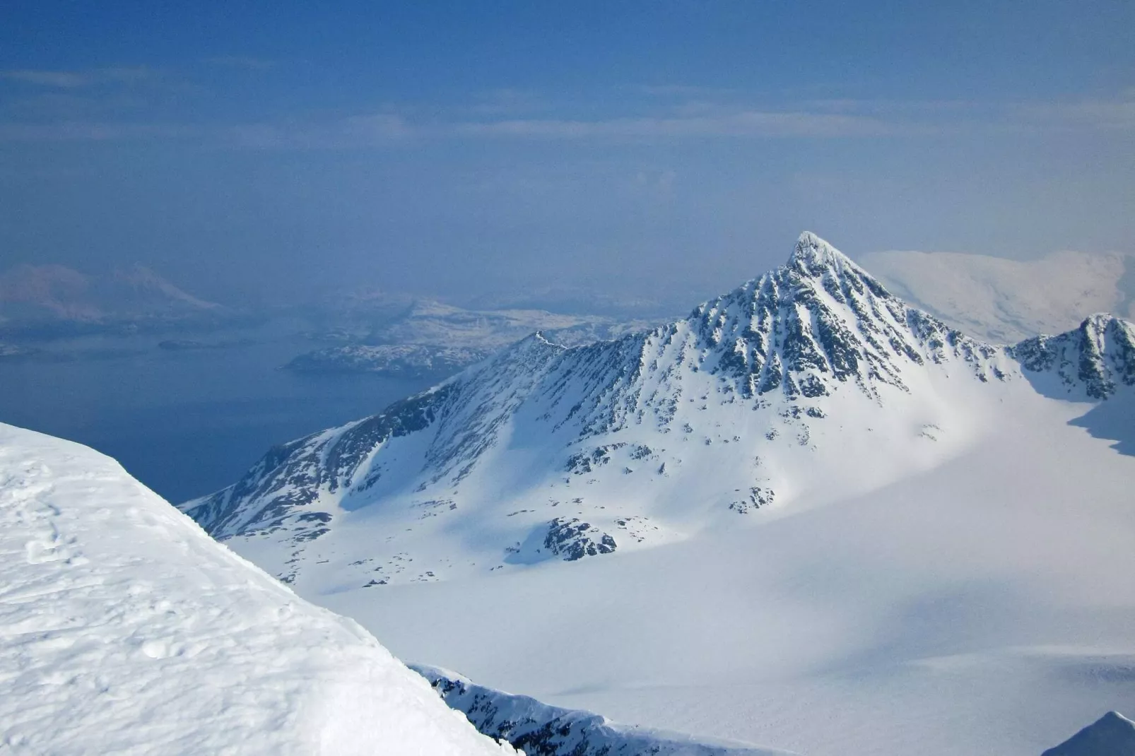 Seaside Retreat in Lyngen-By Traum-Not tagged