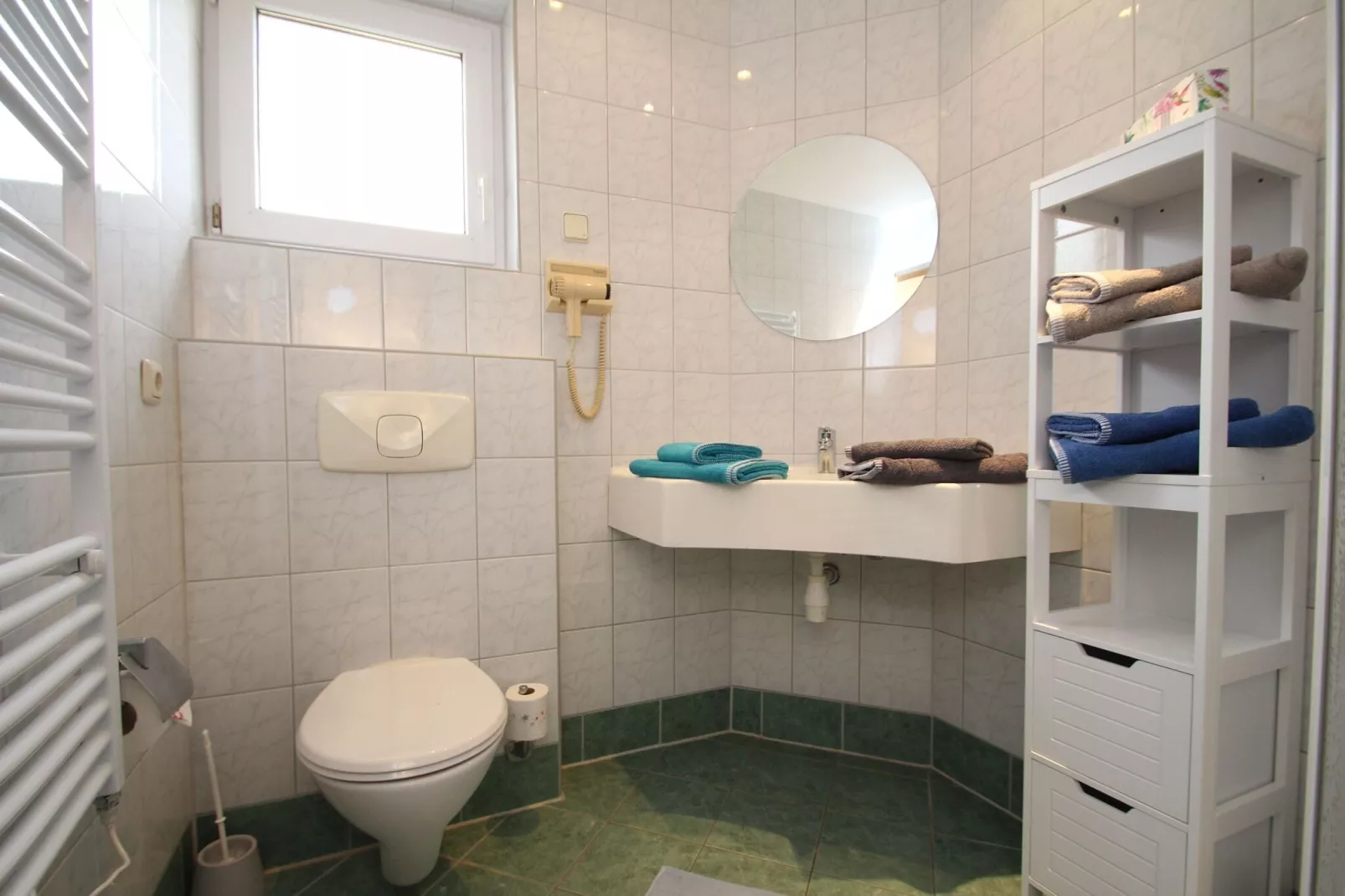 Reihenbungalow Nr 10 / Belegung 4 Personen-Badezimmer