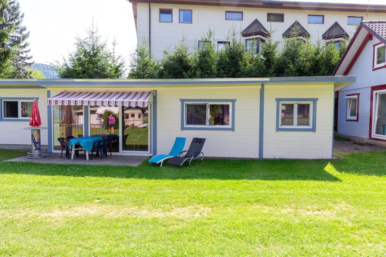 Blasge Bungalow 2-Außenbereich Sommer