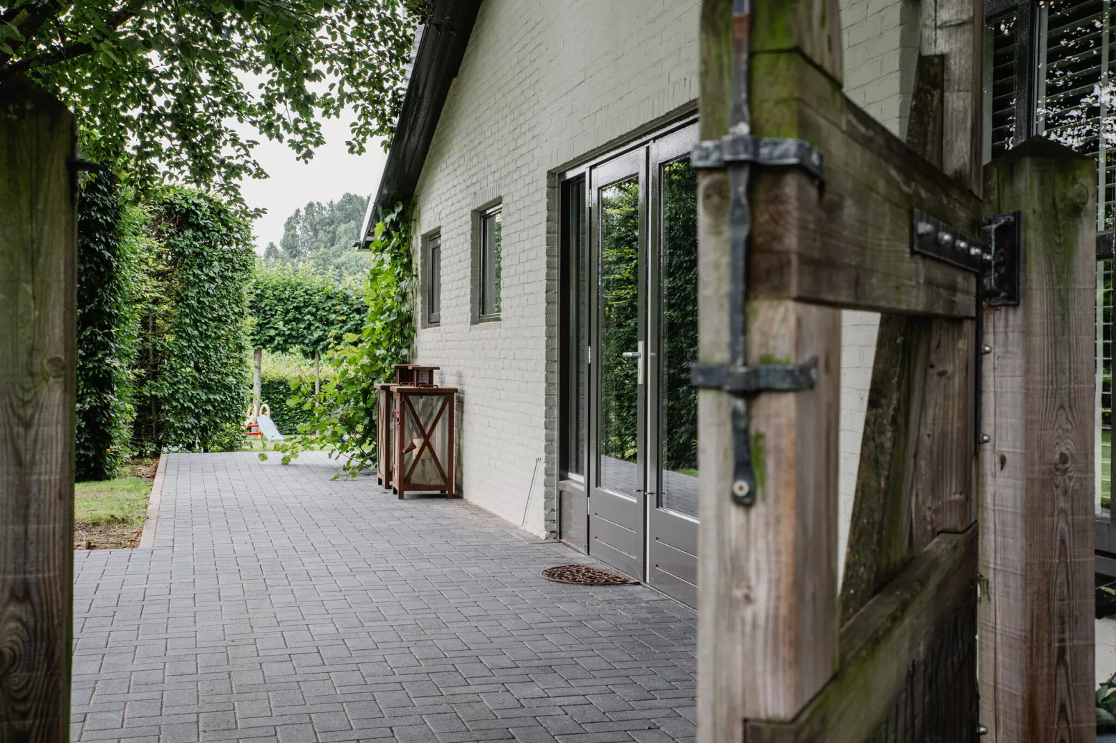 Dorpswoning De Volbloed-Außenbereich Sommer