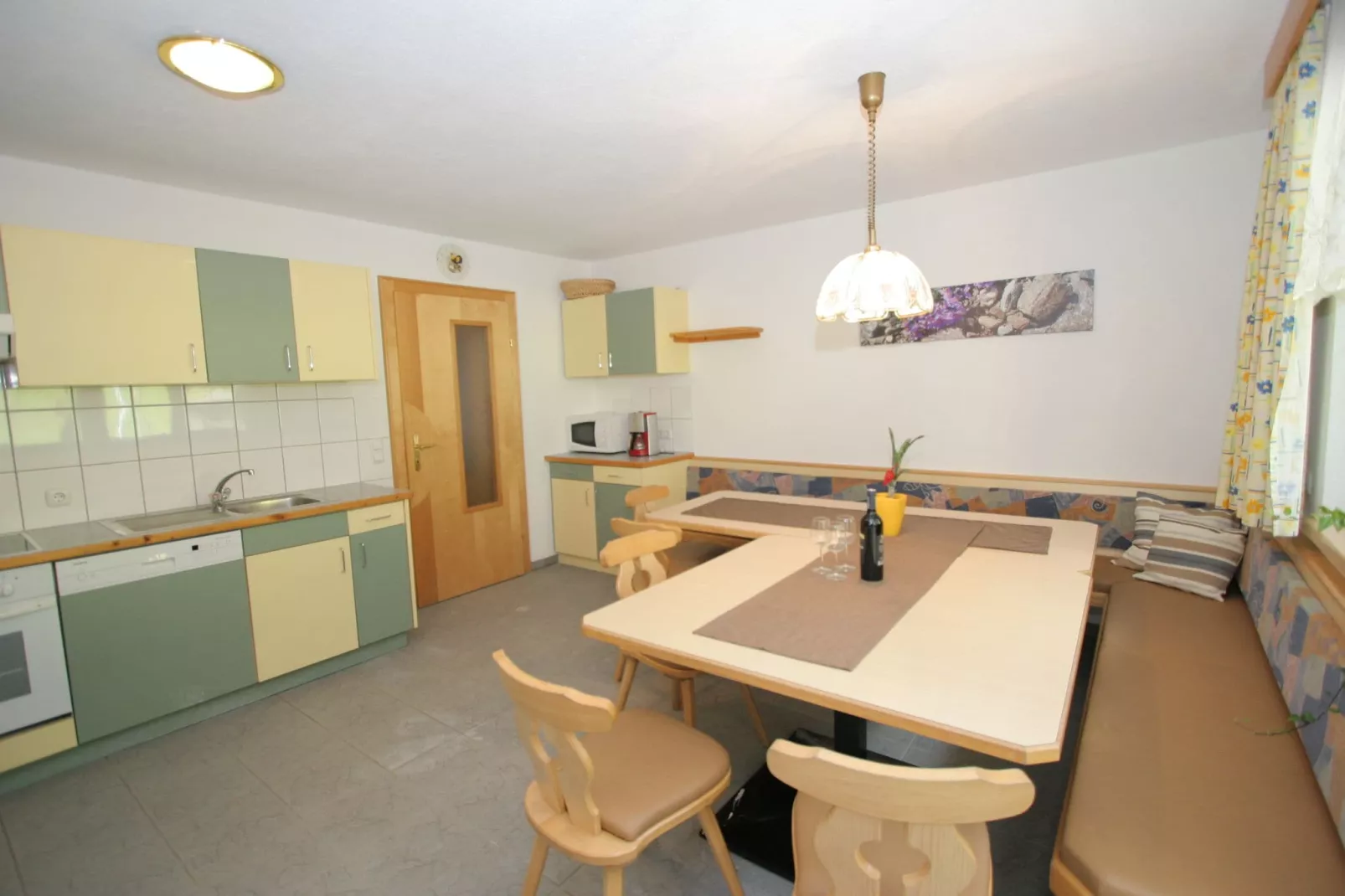 Karin Oben 10PAX-Dining room